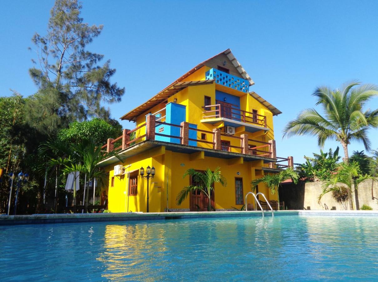 Livingston Resort Hotel Εξωτερικό φωτογραφία
